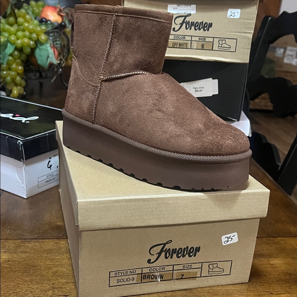 Forever 21 Women's Chestnut Suede Winter Boots